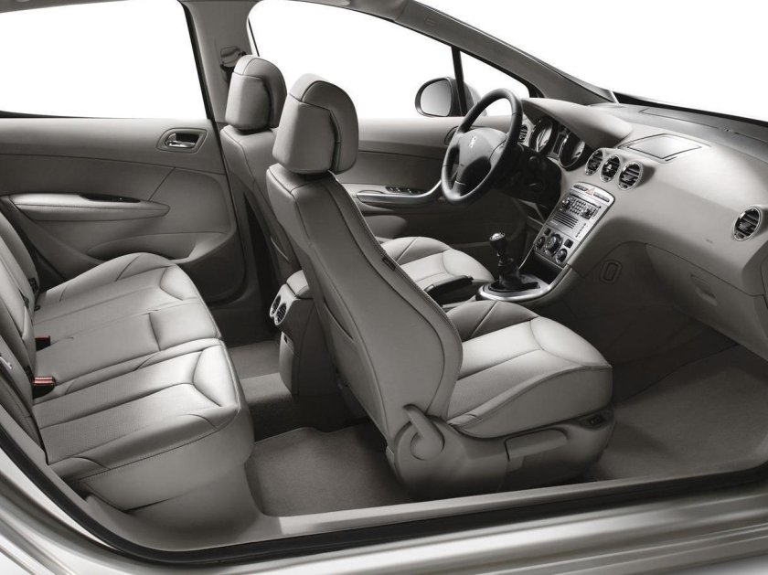 Пежо 308 2010 салон