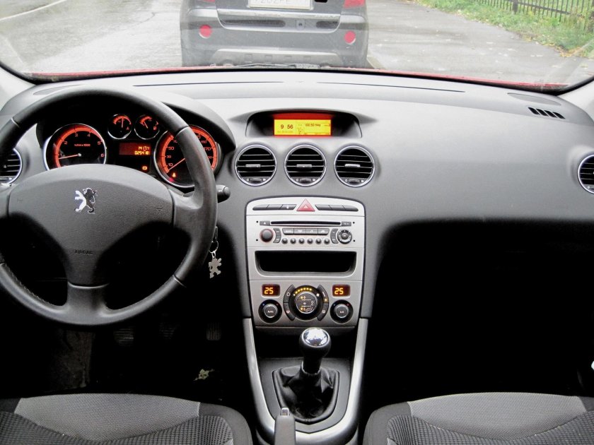 Пежо 308 салон