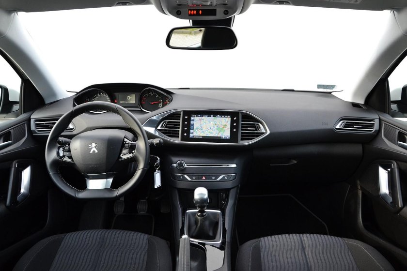 Peugeot 308 SW 2021 салон