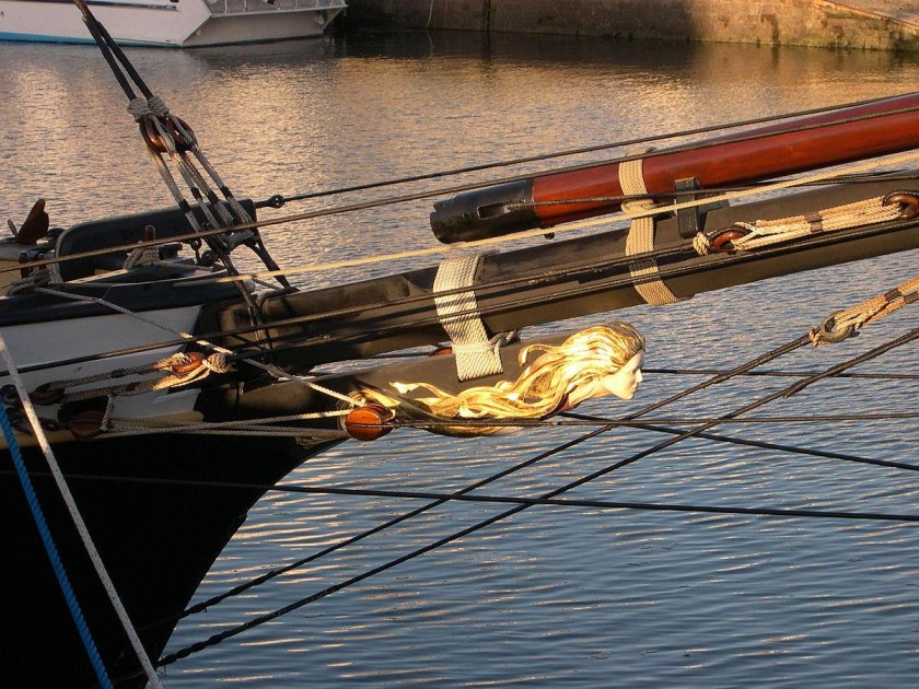 Гальюнная фигура корабля