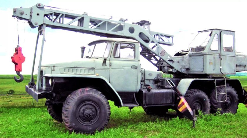 8т210 на шасси Урал-375д