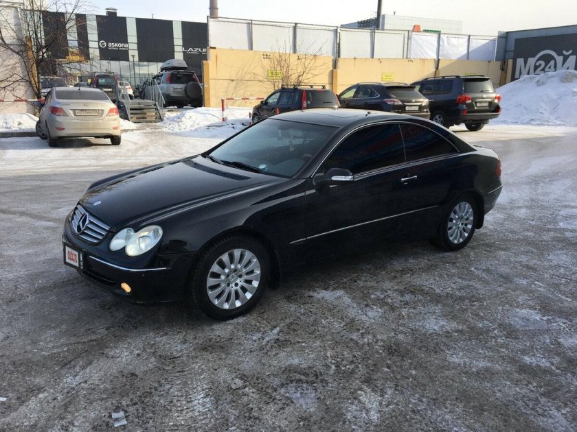 Мерседес купе 209 2000 чёрная