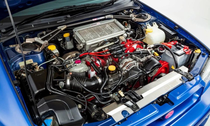 Моторный отсек Субару Импреза