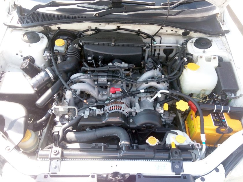 Подкапотное пространство Субару Импреза