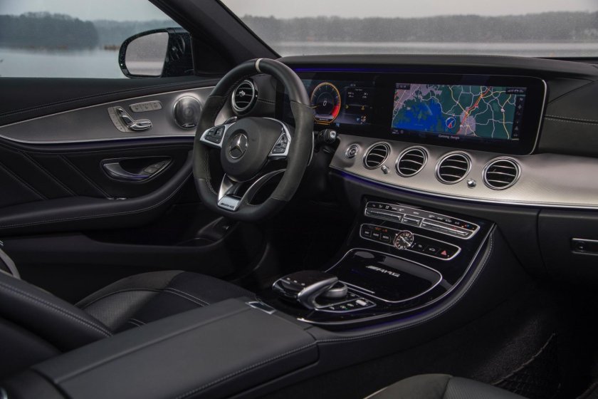 Мерседес АМГ Е 63 S салон