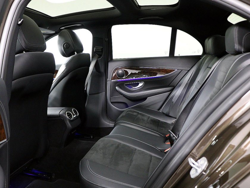 Mercedes e class w213 салон сзади