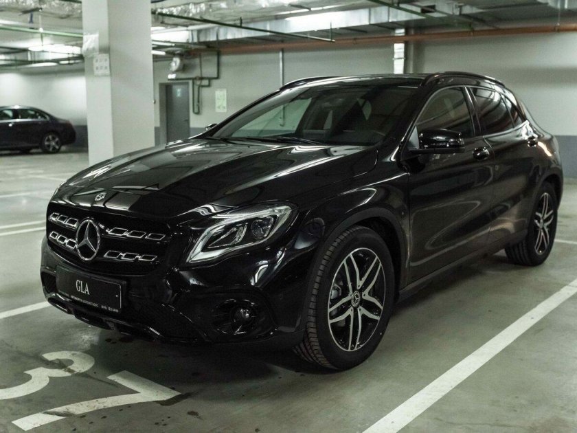 Мерседес GLA 200 черный