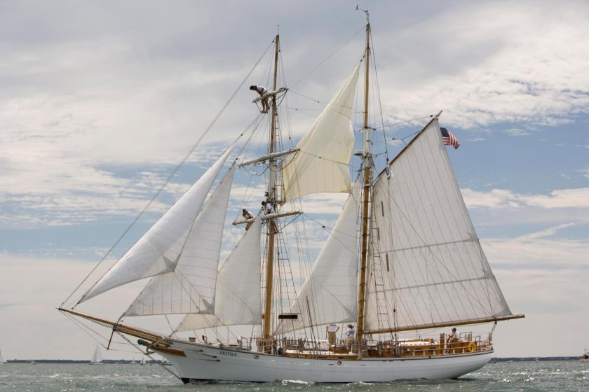 Трехмачтовая гафельная шхуна