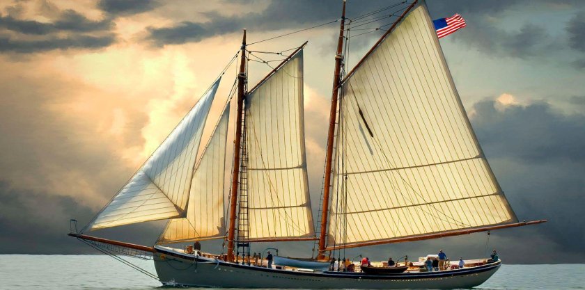 Двухмачтовая гафельная шхуна