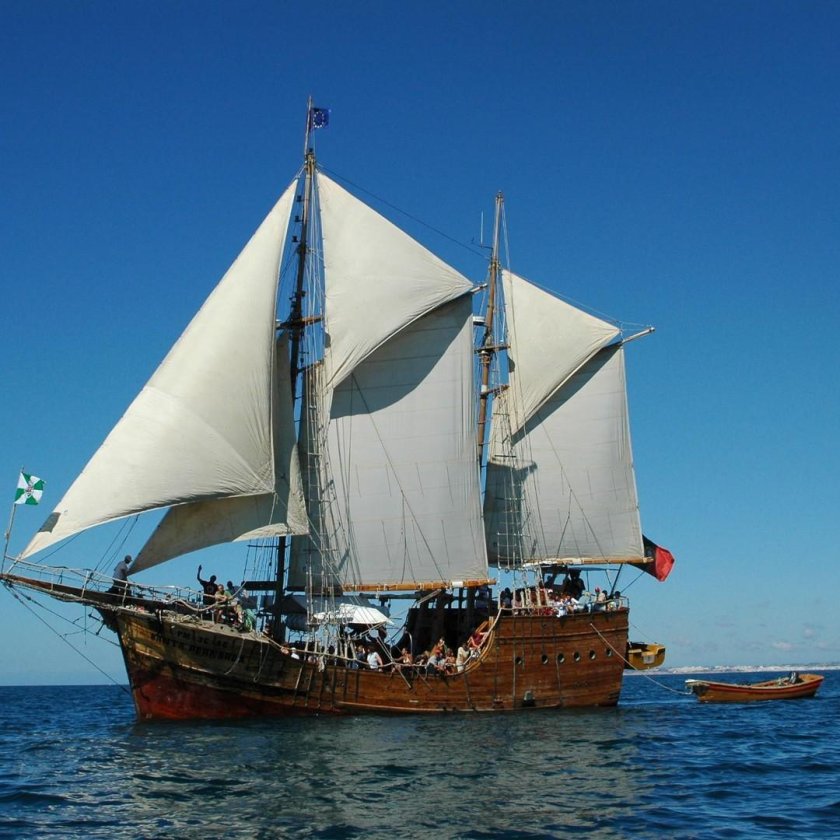 Двухмачтовый парусник