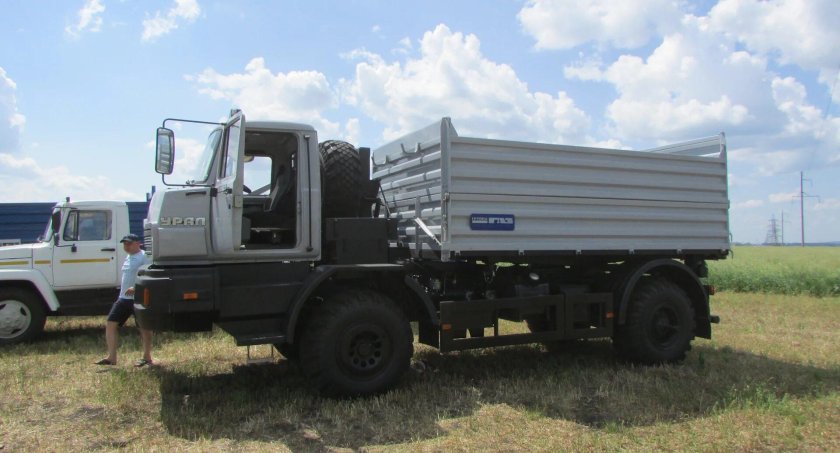 Грузовик Урал 432065