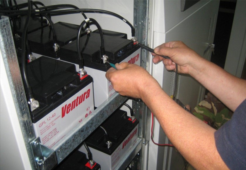 Монтаж аккумуляторных батарей