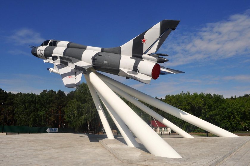 Памятник су17 в Ейске