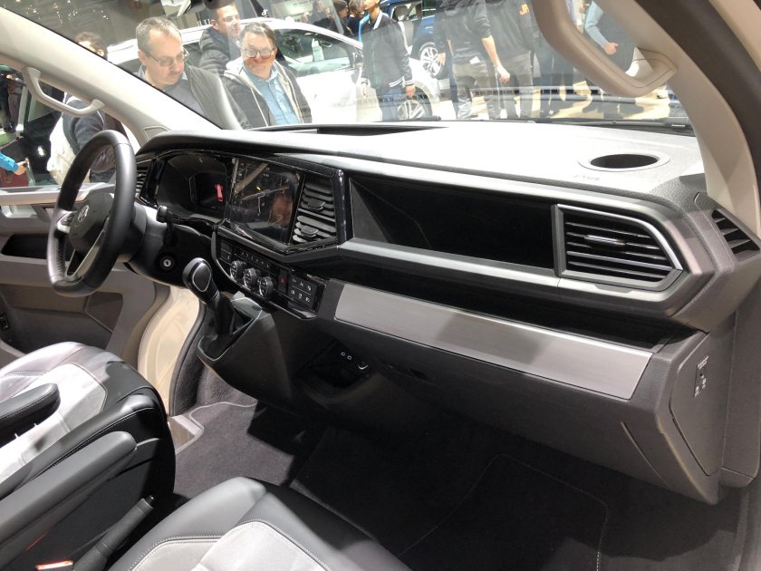 Volkswagen Multivan 2021 салон