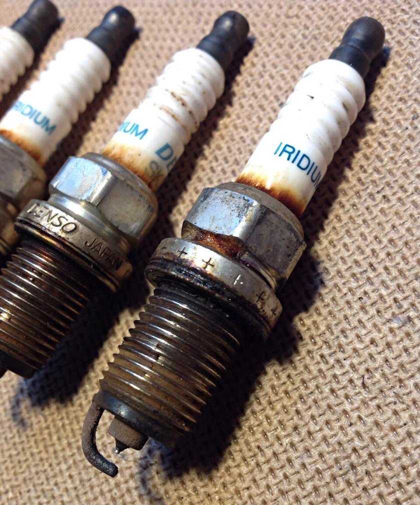 Свеча автомобильная убитая