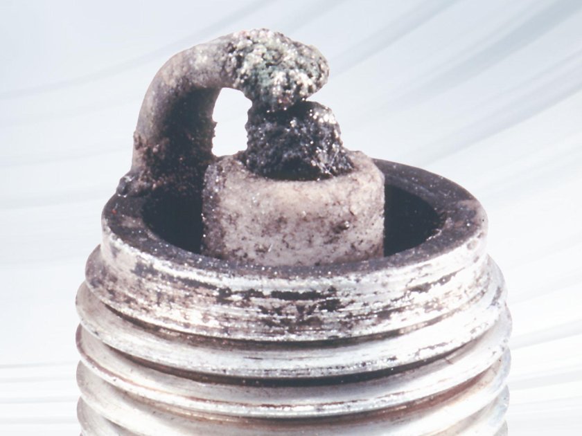 Оплавление электродов свечи зажигания