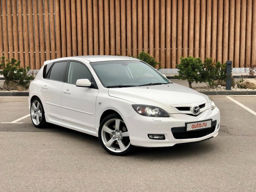 Mazda 3 BK хэтчбек белая