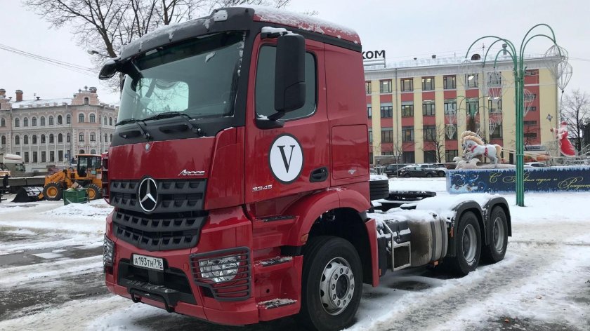 Мерседес Титан тягач