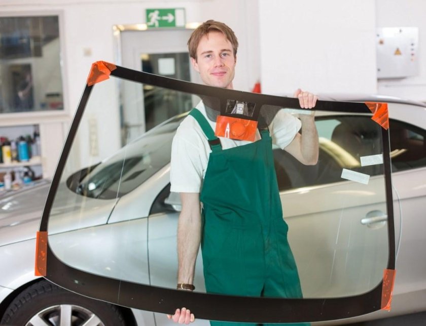 Лобовое стекло автомобиля