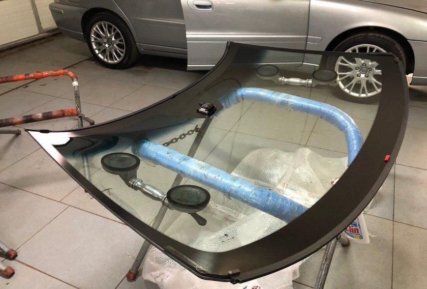 Лобовое стекло Вольво хс90