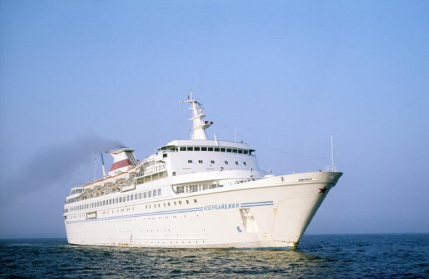 Пассажирский теплоход Азербайджан