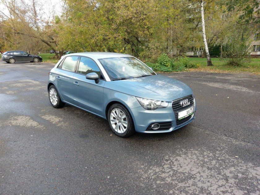 Ауди а1 коричневая с белой крышей