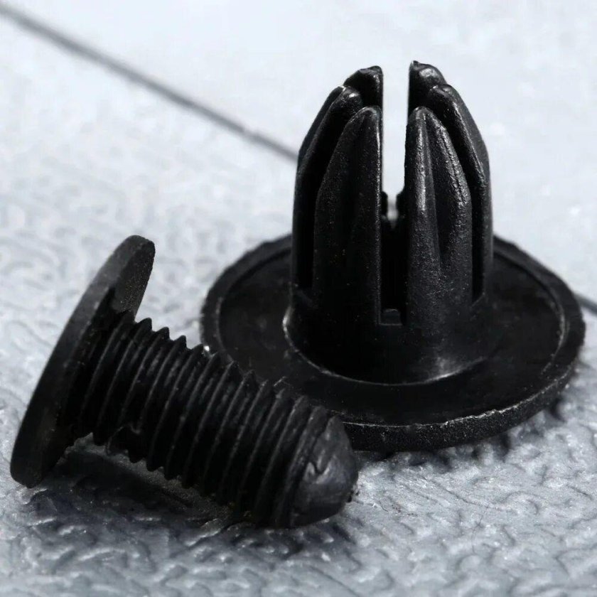 Клипса автомобильная 10 мм