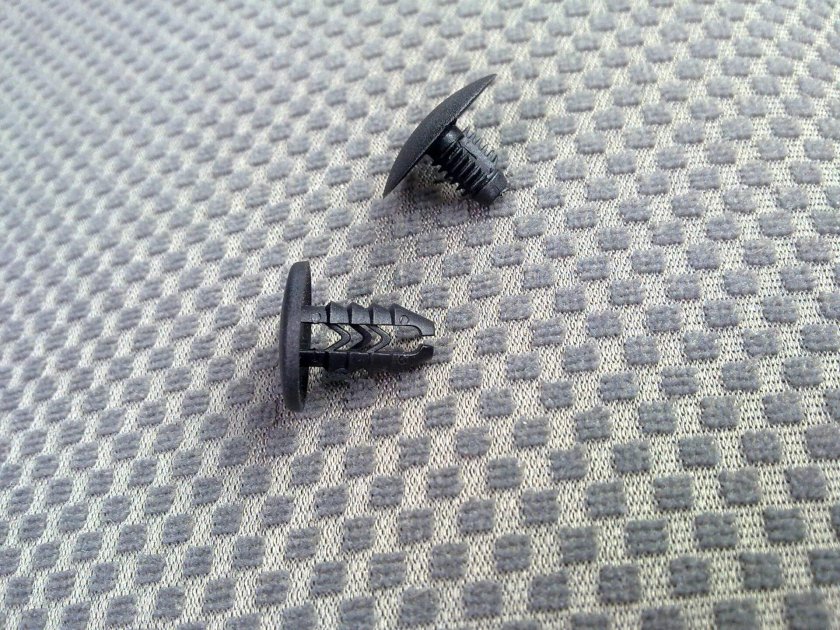 Клипса обшивки багажника ВАЗ 2108