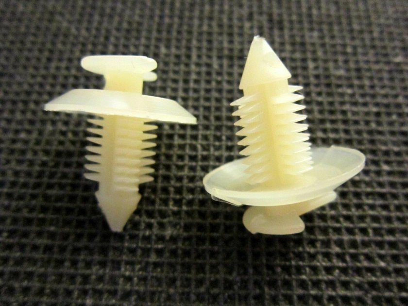 Пистон обшивки ВАЗ 2108