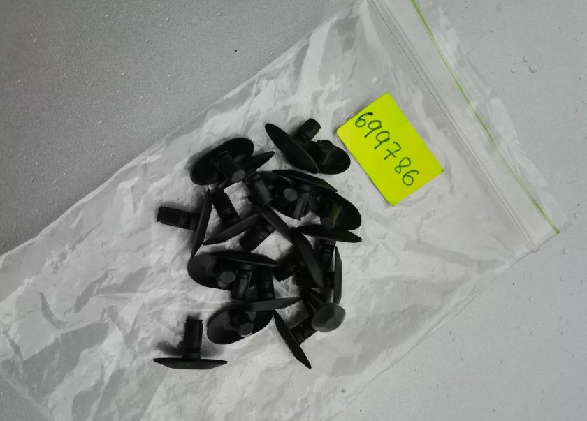 Клипса порога Пежо 407