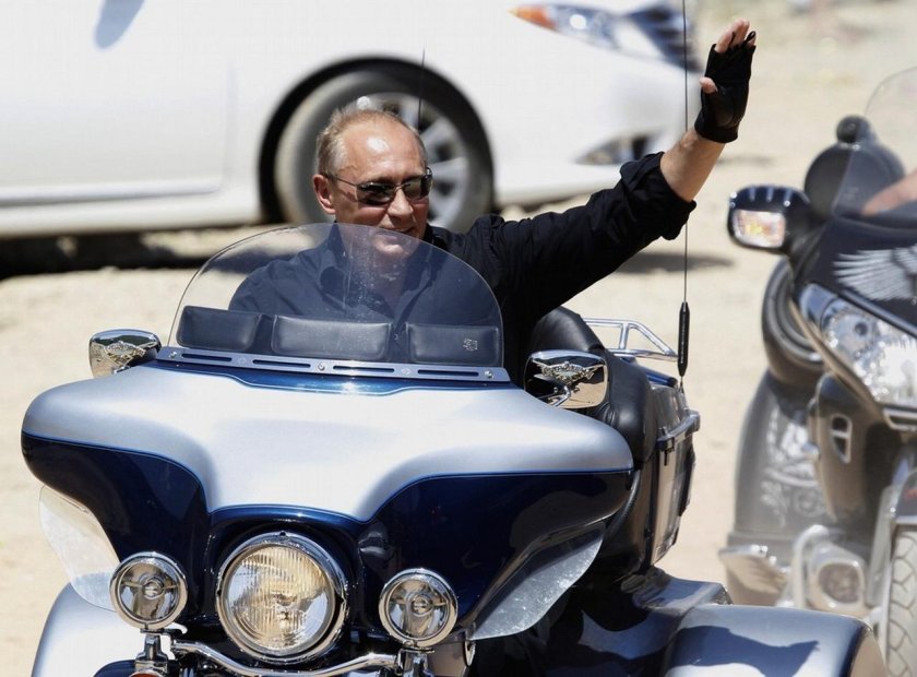 Путин на.мотоцикле.Харлей.Дэвидсон