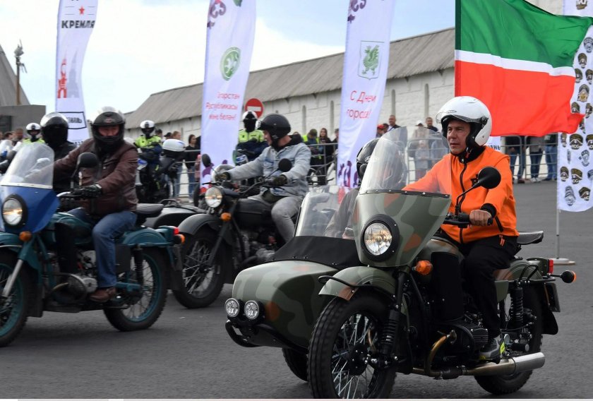 Минниханов на мотоцикле