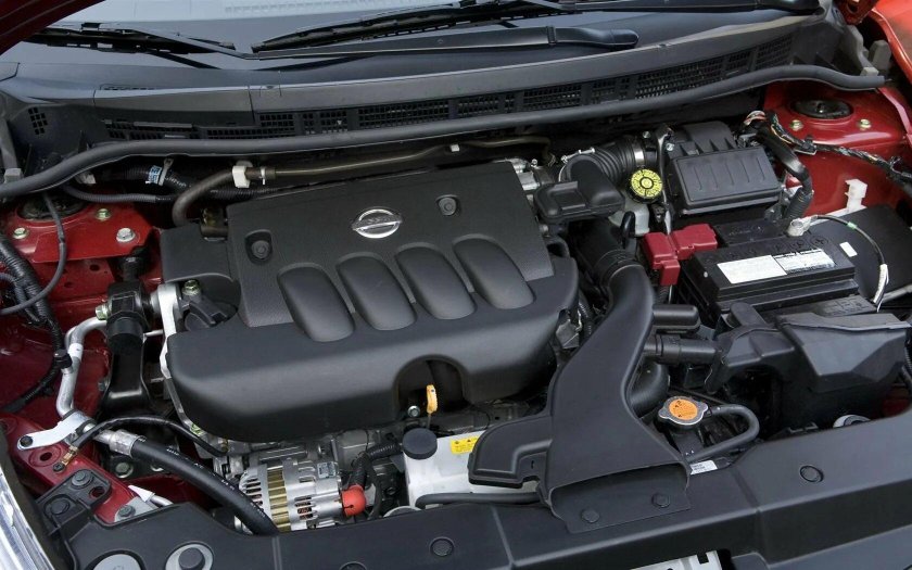 Nissan Versa 2010 под капотом