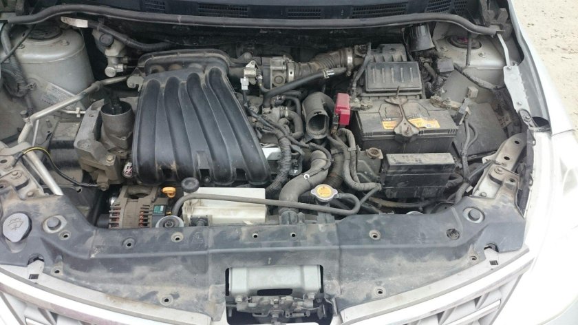 Подкапотное пространство Nissan Tiida