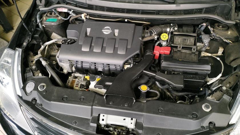 Ниссан Тиида под капотом