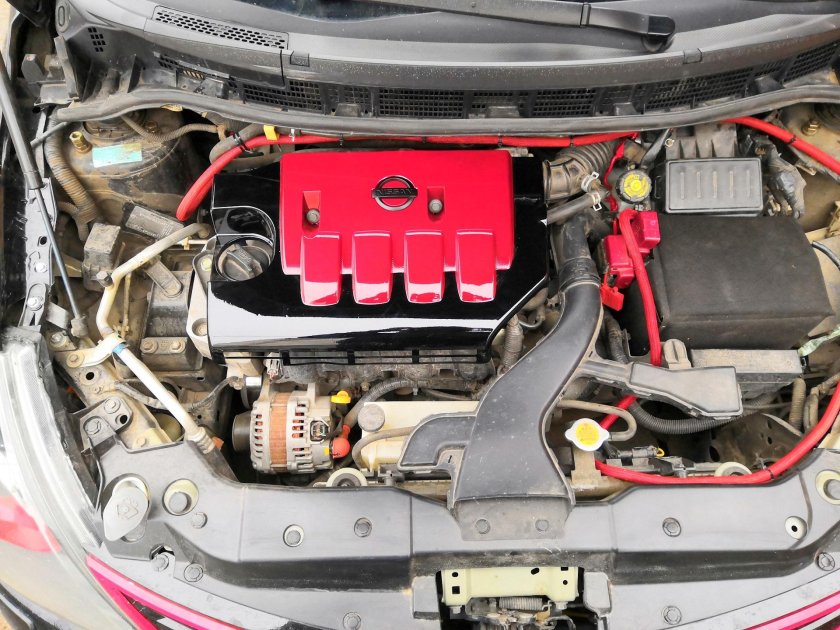 Ниссан Тиида под капотом