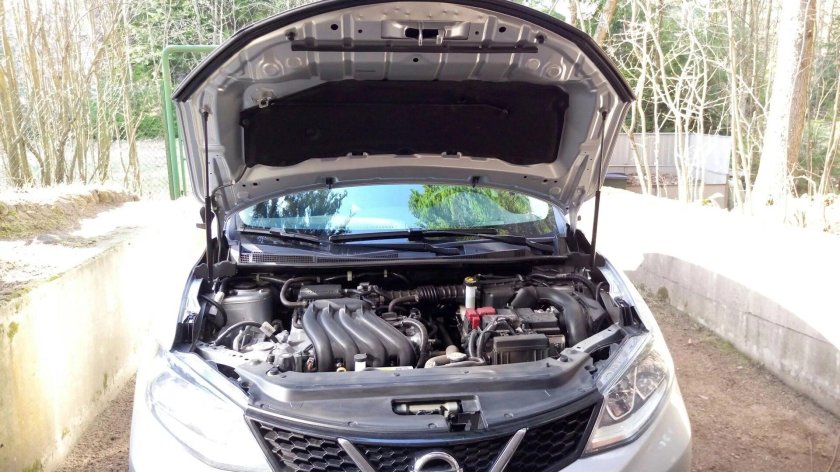 Nissan Tiida 2008 под капотом