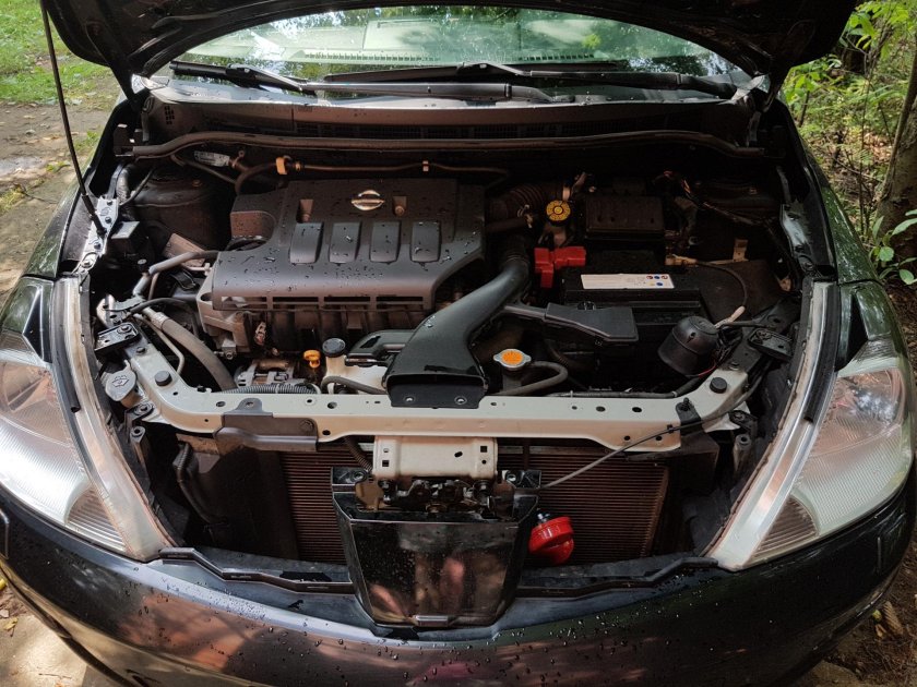 Ниссан Тиида под капотом