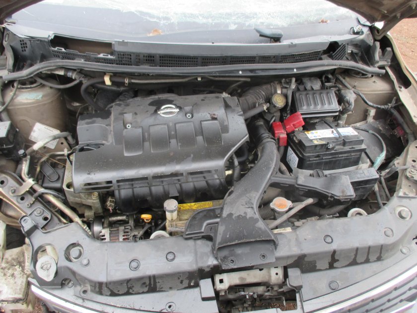 Подкапотное пространство Ниссан Тиида 2008