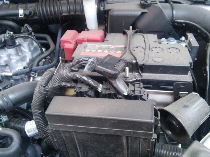 Ниссан Тиида 99 года под капотом