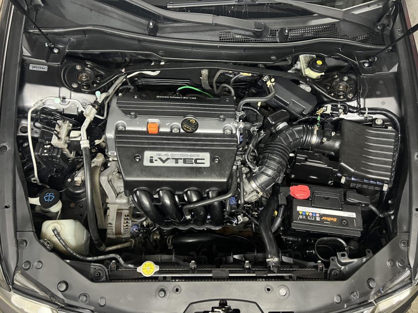 Подкапотное пространство Хонда СРВ 2005