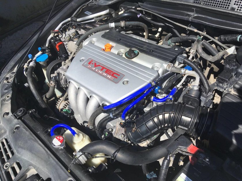 Подкапотка Хонда Аккорд 8 2.4