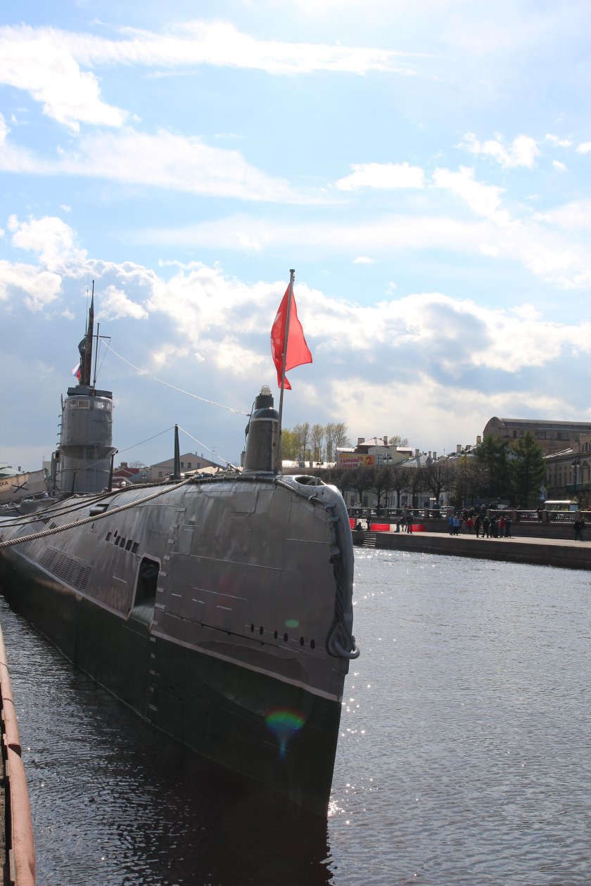 Подводная лодка на набережной лейтенанта Шмидта