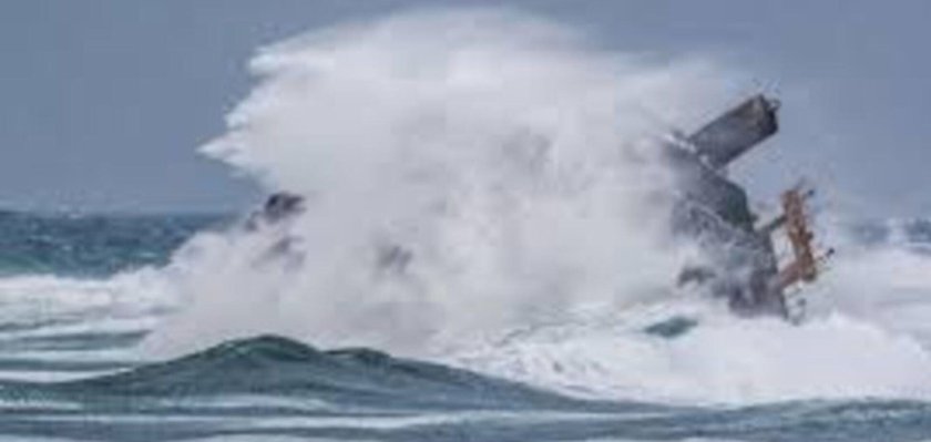 Мыс Тарханкут корабль