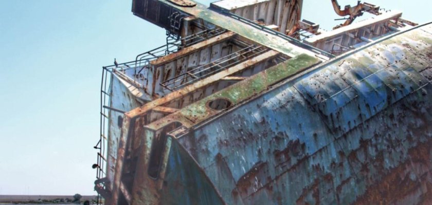 Затонувший корабль в Феодосии