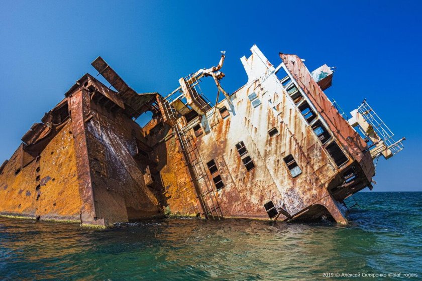 Затонувший сухогруз Тарханкут