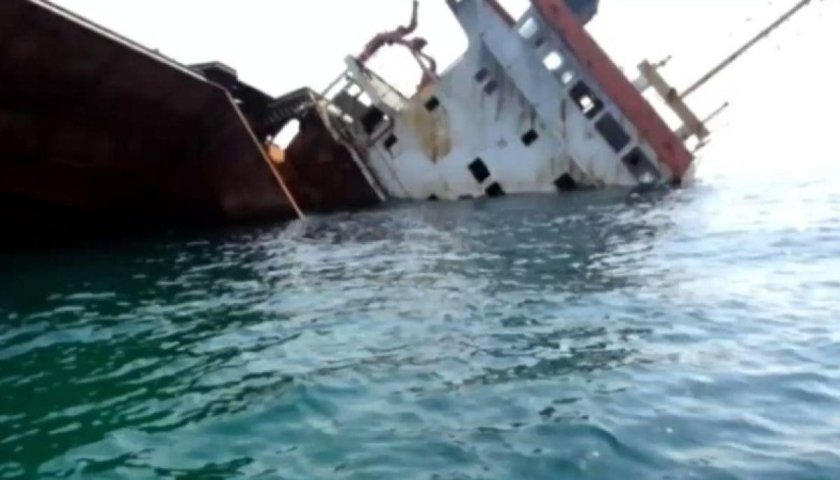 Анатолий Крашенинников судно