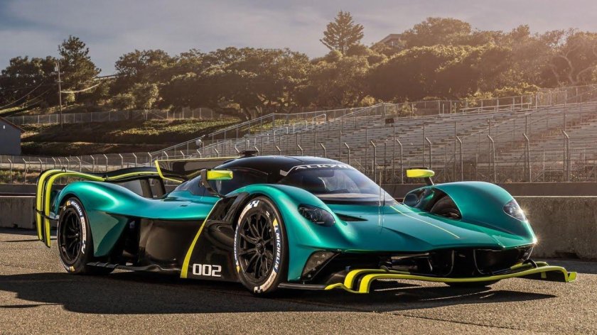 Астон Мартин Валькирия