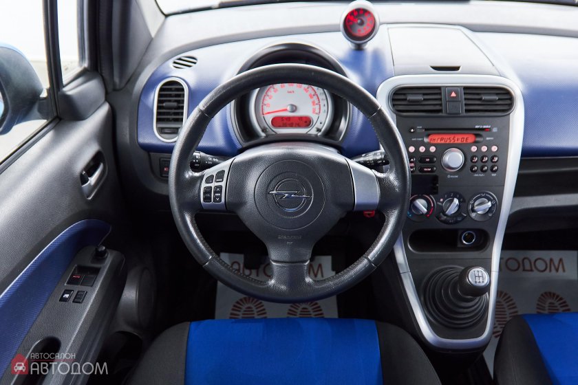 Opel Agila с 2000-2007 г.в белый фон