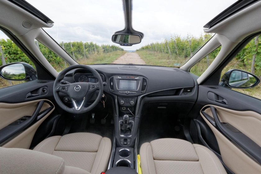 Opel Zafira Tourer 2020 салон
